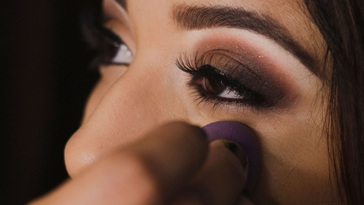 5 Red Flag Signs Of Cheap Eye Shadow