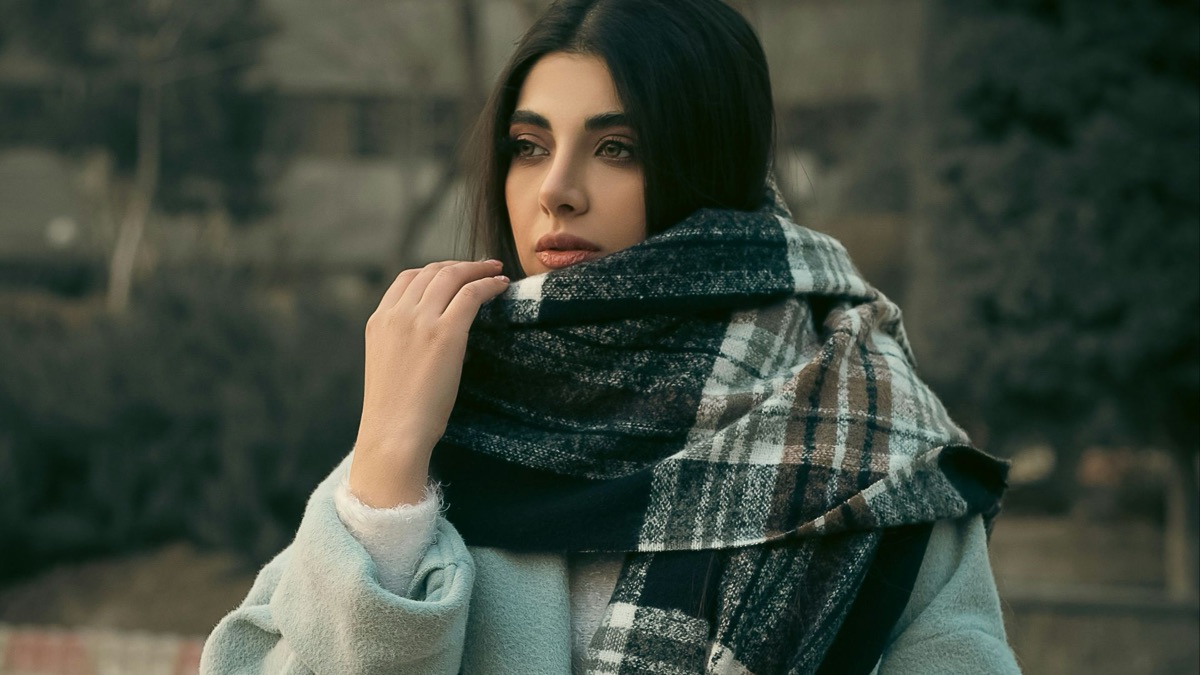 5 Stunning Ways To Style A Blanket Scarf