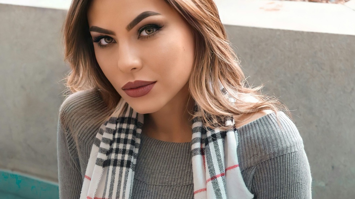 5 Stunning Ways To Style A Blanket Scarf