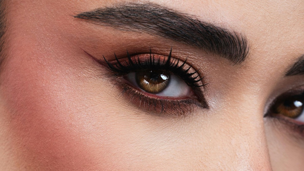 5 Bold Eyeliner Colors To Try If You Have Brown Eyes